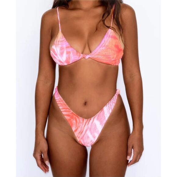 Skatie• ‘Suzanne’ Bikini Bottoms in MAKAHA - Picture 1 of 12